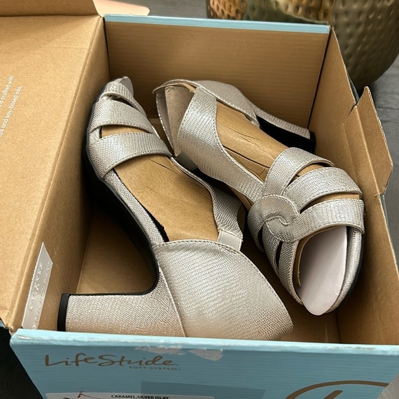 LifeStride Caramel Strappy Sandal - Picture 2 of 10